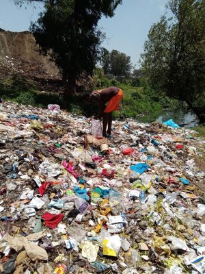 Alice working at the dump