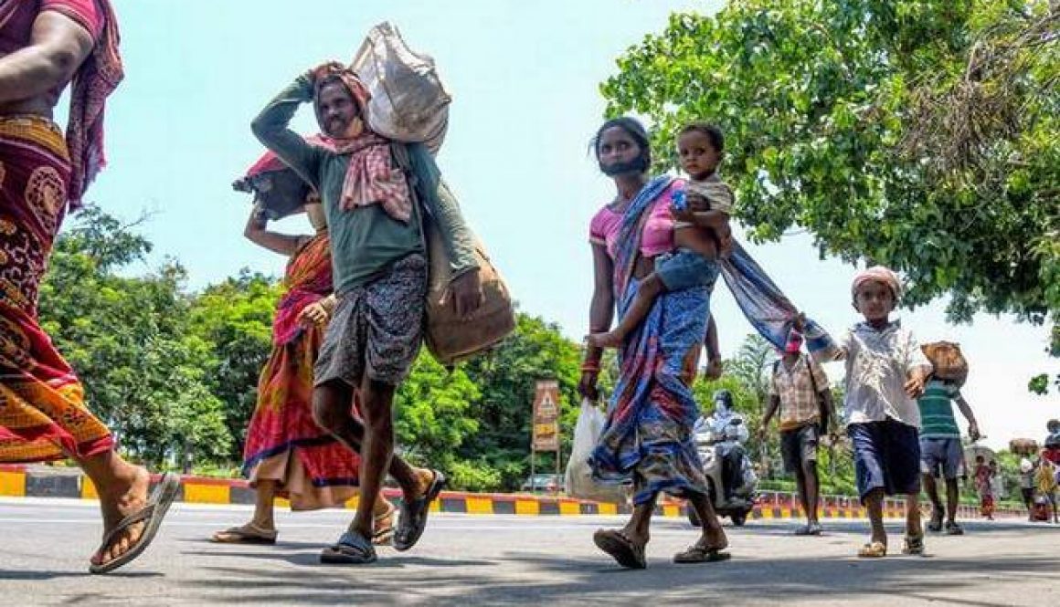 Indian workers walking to find an alternative livelihood