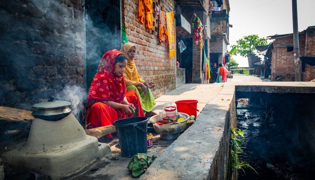 Women cooking in Bangladesh